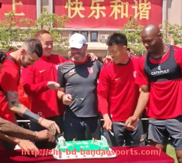 半岛体育-世俱杯作为“足球全球化象征”的定位与价值探讨