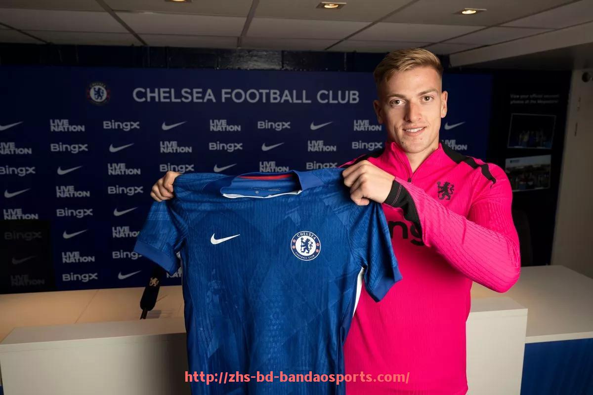 半岛体育-PES2018中英超球队缺少解说的原因及游戏体验影响